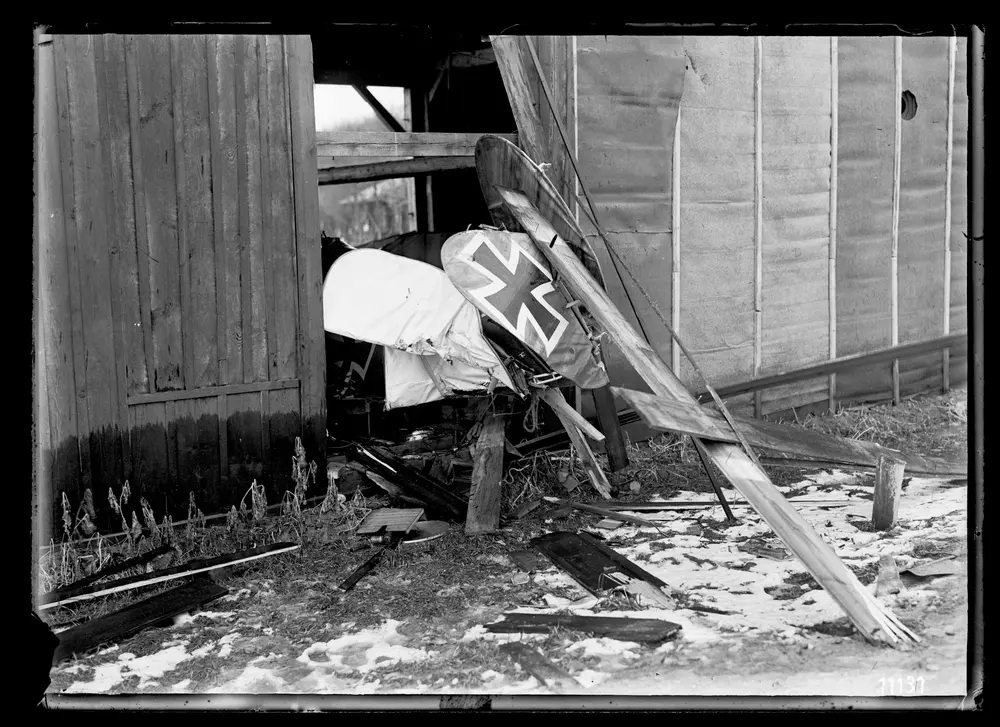 HStAS M 700--1_Nr. 182_ : Böblingen, Flugplatz, Absturz (Luftaufnahmen)