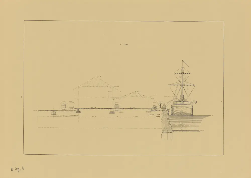 [Dwarsdoorsnede van Havenloodsen, spoorlijnen en kade met schip (vermoedelijk Tandjoeng Priok)]