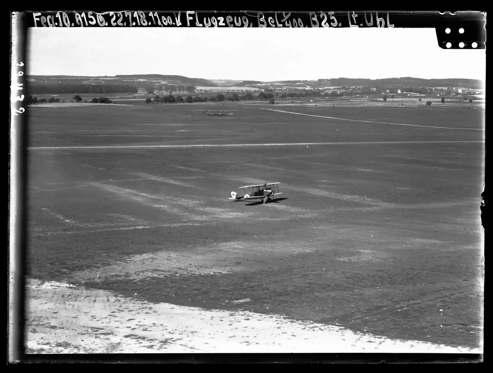 HStAS M 700--1_Nr. 602_ : Sindelfingen (Kr. Böblingen), Flugplatz, Landaufnahme (Luftaufnahmen)