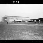 HStAS M 700--1_Nr. 877_ : o. O. [Flugplatz mit Luftschiffhalle] (Luftaufnahmen)